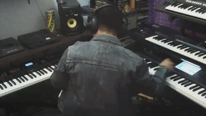 Electric Piano Korg Kronos VS Kawai MP7SE (perbandingan suara)