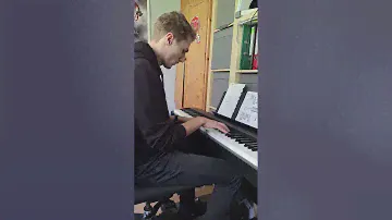 RIVER FLOWS IN YOU (auf einem Kawai ES 120)